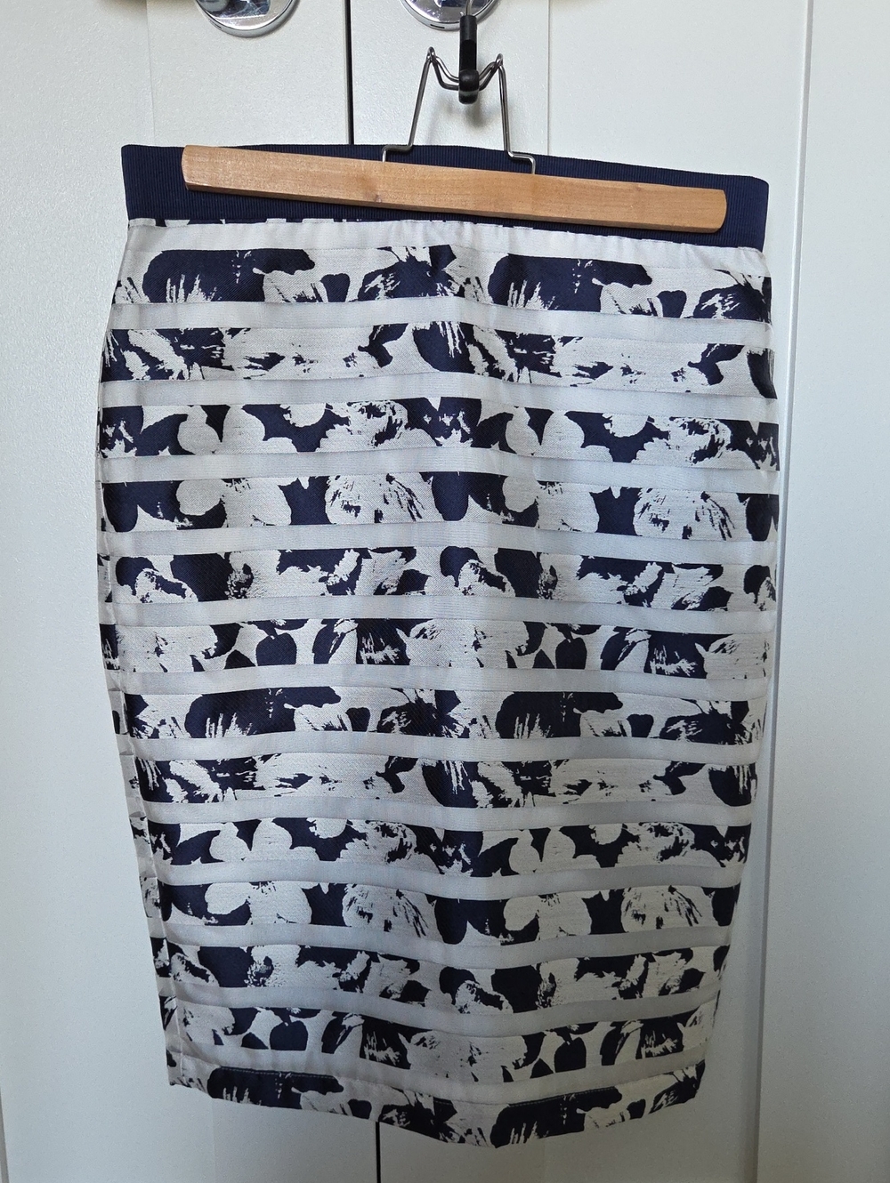 Ann Taylor Navy and White Floral-Stripe Pencil Skirt